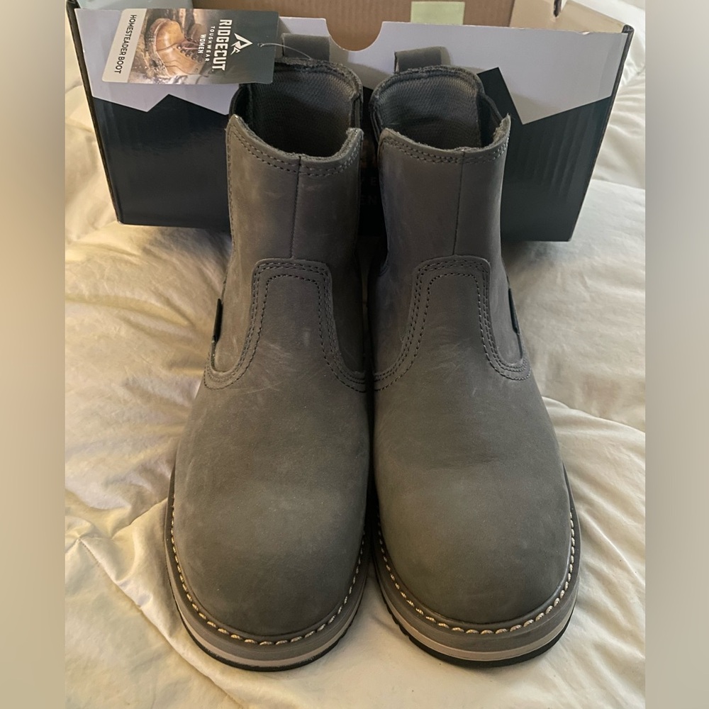BRAND NEW Ridgecut Boots
